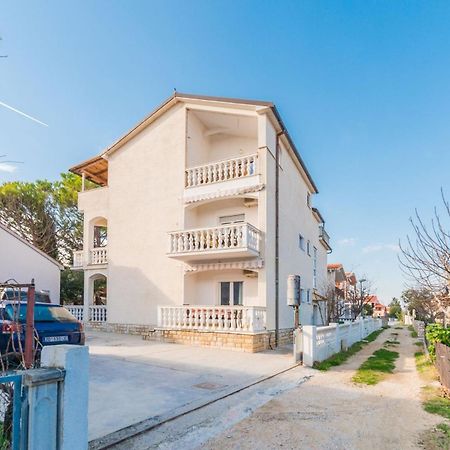 Apartments Ivica - With Parking Нин Екстериор снимка