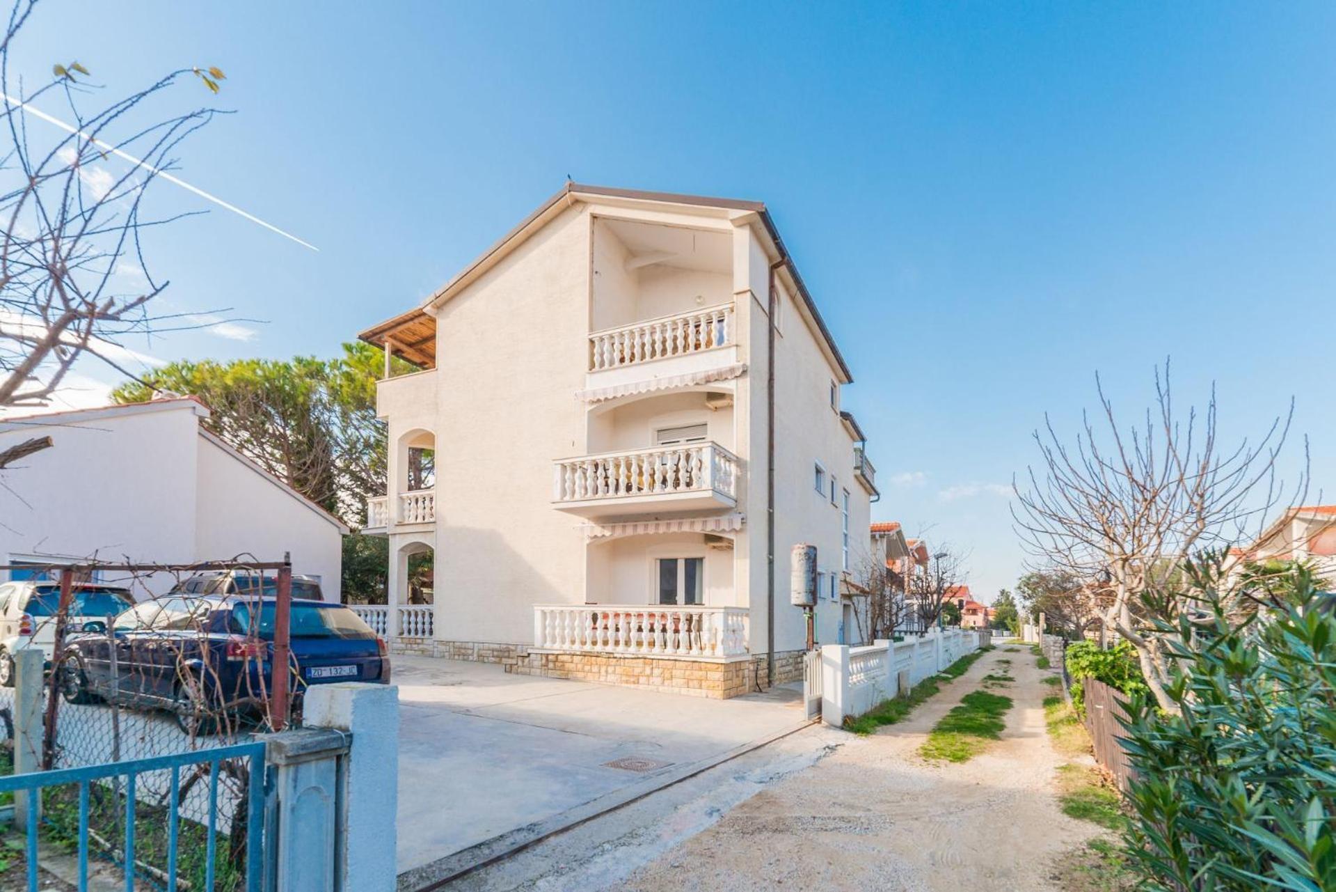 Apartments Ivica - With Parking Нин Екстериор снимка