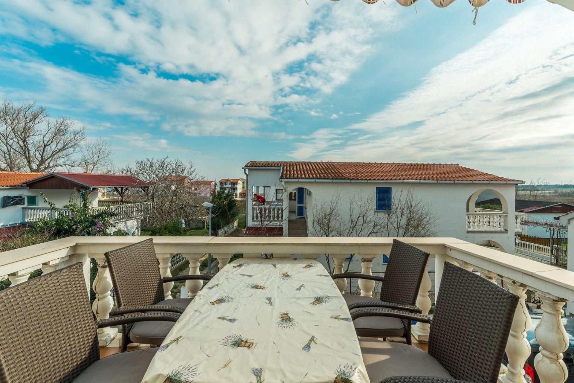Apartments Ivica - With Parking Нин Екстериор снимка