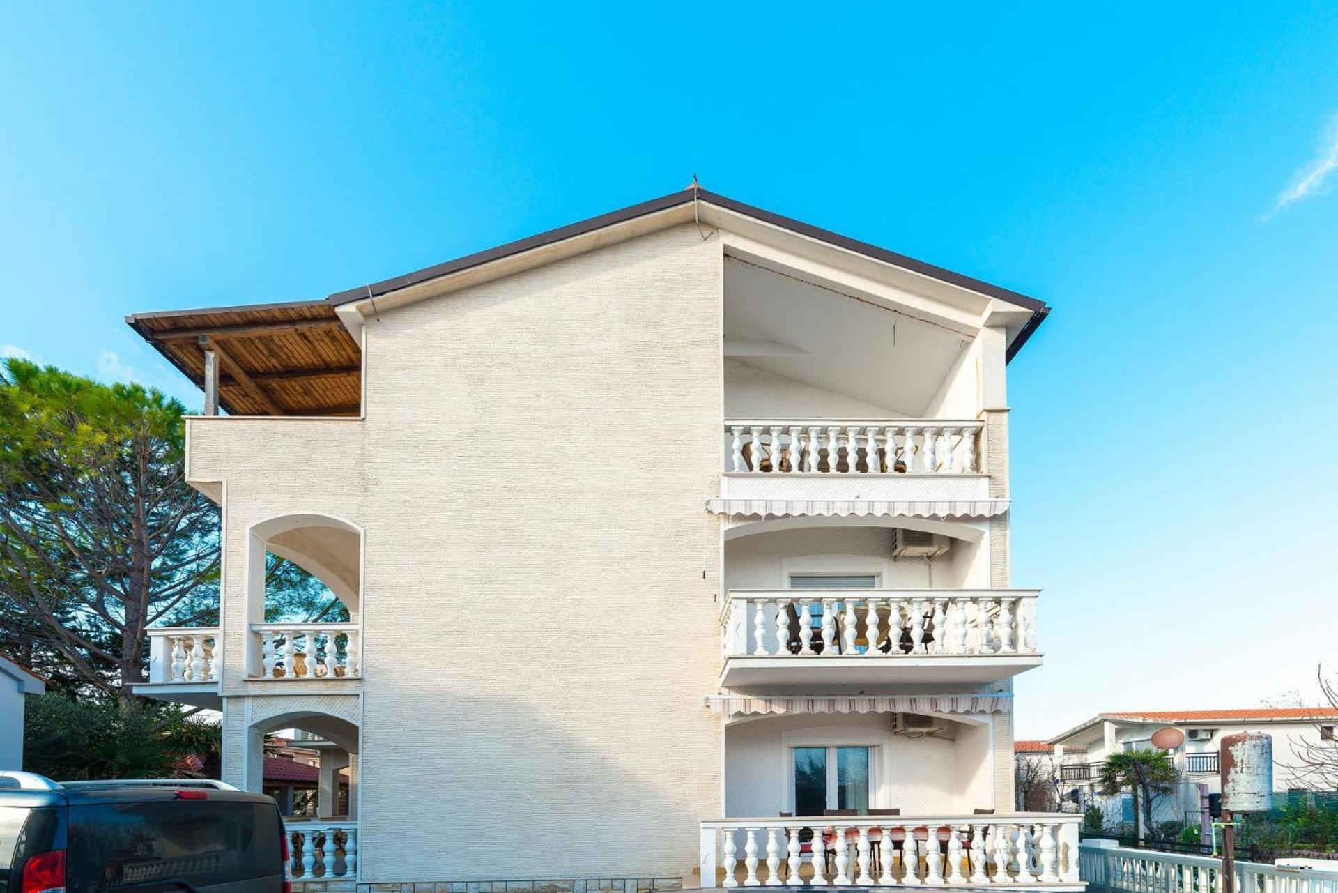 Apartments Ivica - With Parking Нин Екстериор снимка