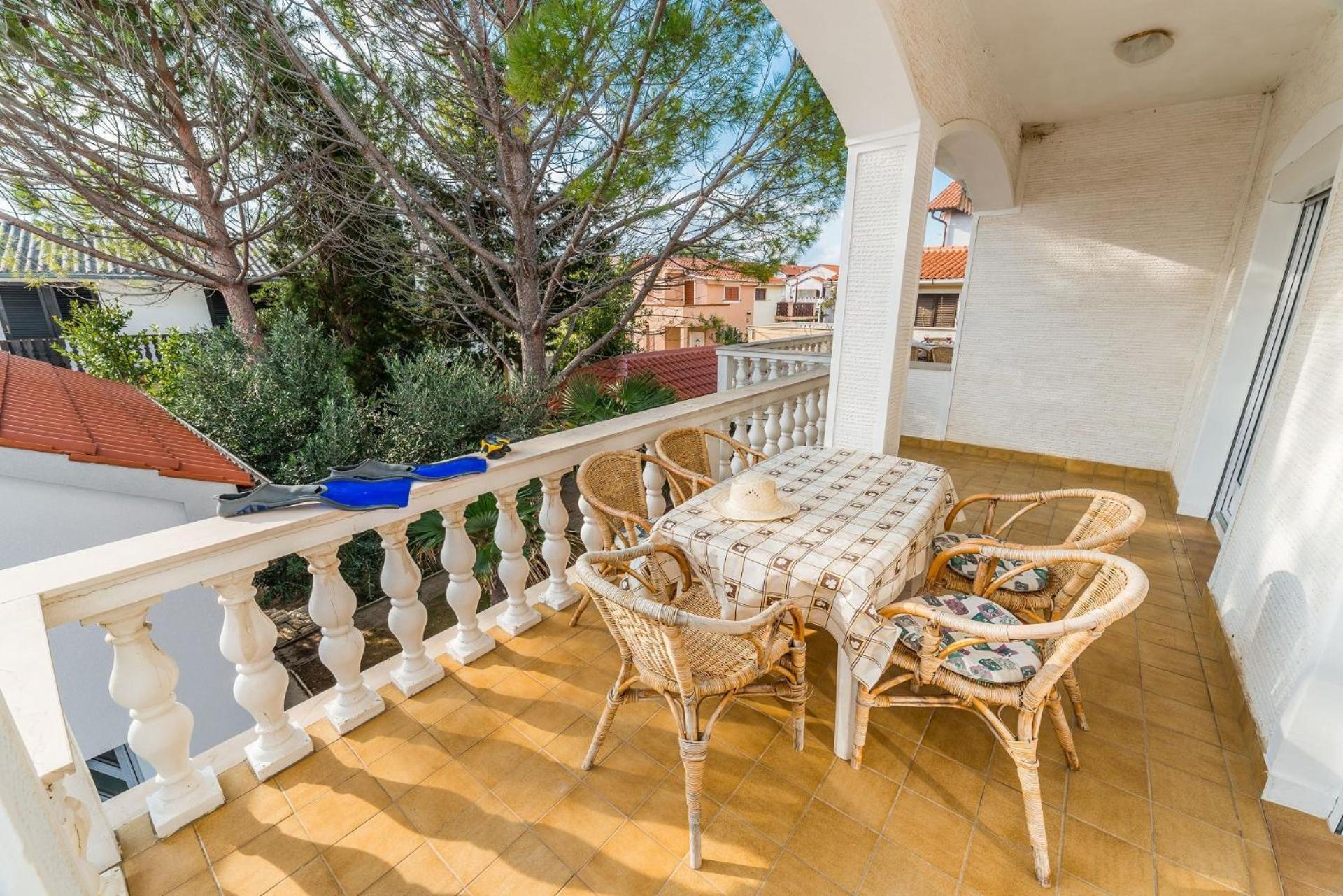 Apartments Ivica - With Parking Нин Екстериор снимка