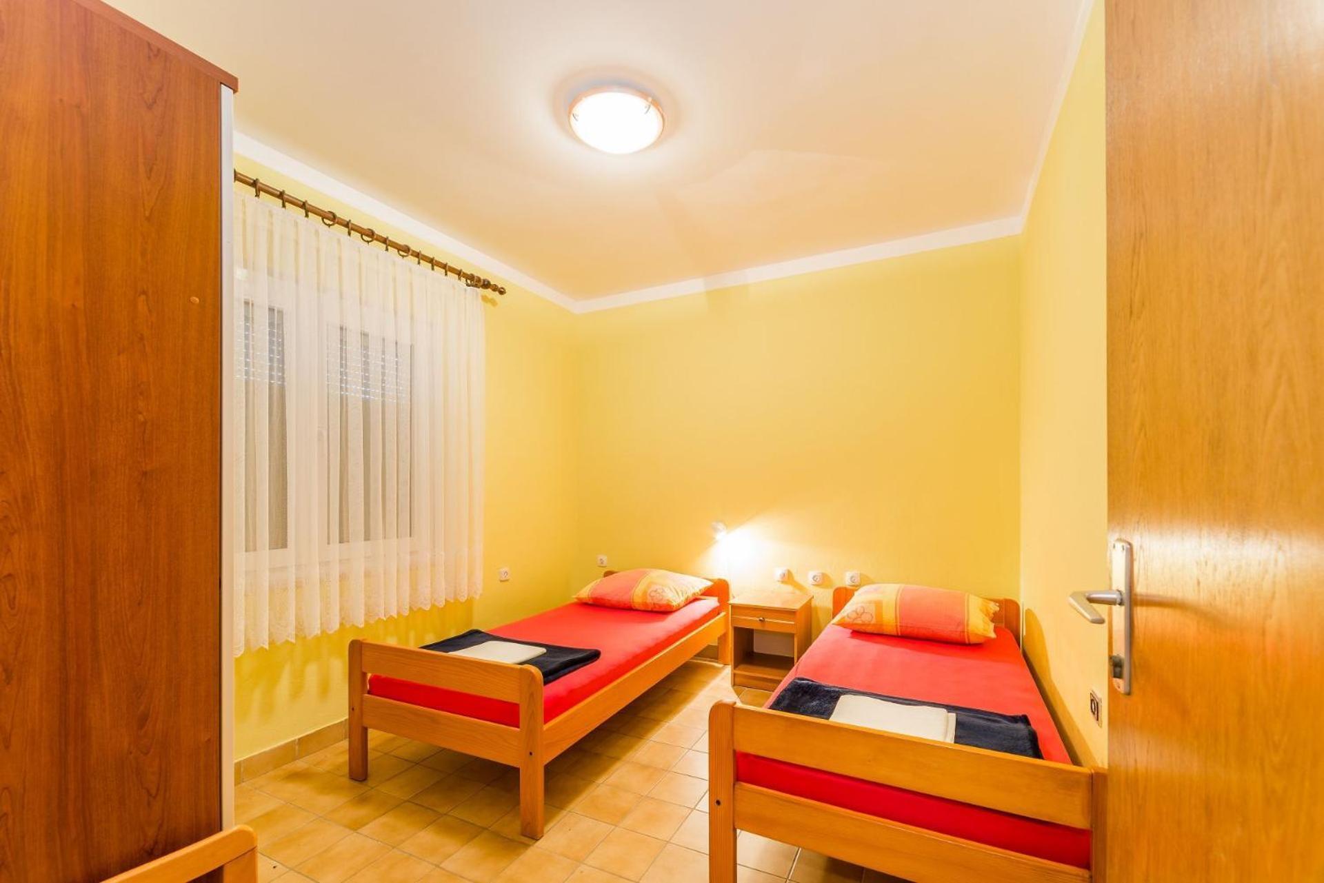 Apartments Ivica - With Parking Нин Екстериор снимка